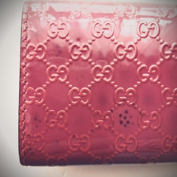 GUCCI Pink Patent Leather GG Gold Heart Logo Key/Card Holder - Picture 3 of 12